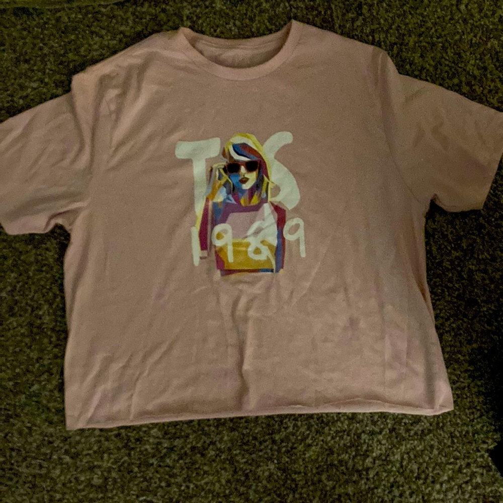 Size 42-44 adult Taylor swift 1989 shirt